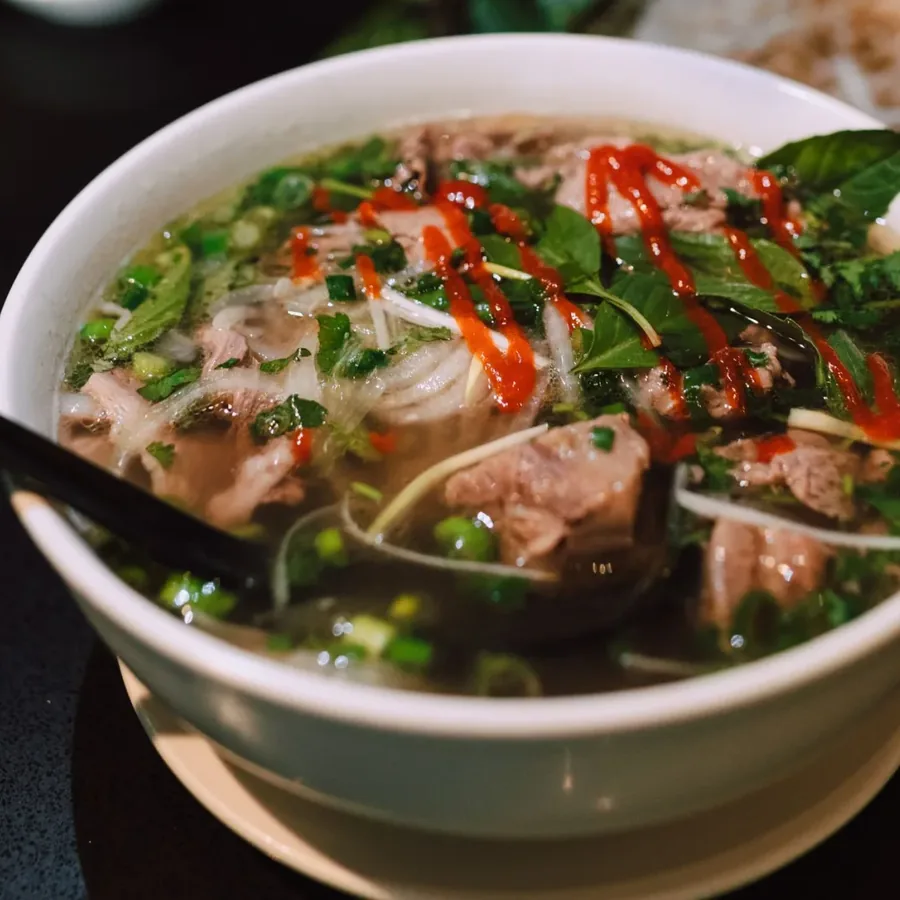Góc ngồi cạnh cửa sổ